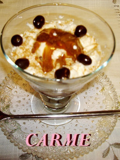 Una foto de Copa de mousse de queso con helado de café