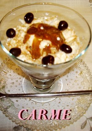 Una foto de Copa de mousse de queso con helado de café