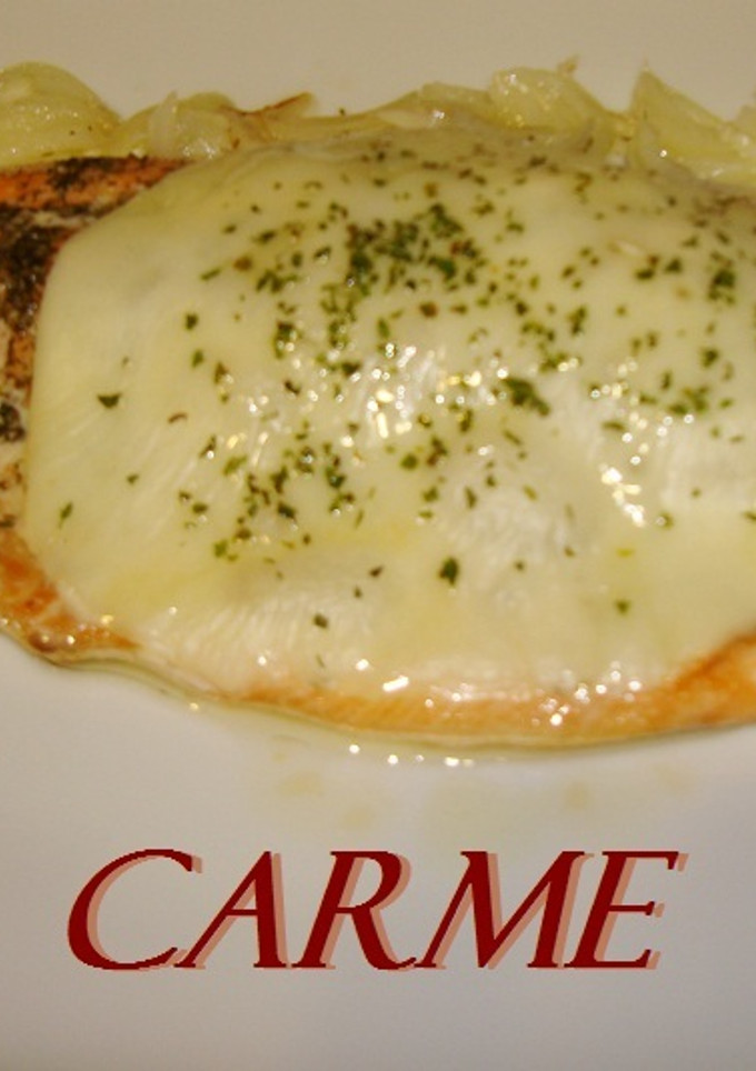 Una foto de Salmón al horno con queso gratinado