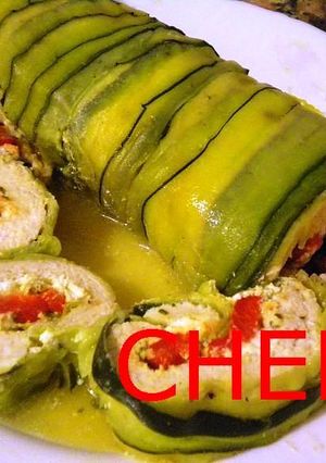 Una foto de Rollo de calabacín y pollo