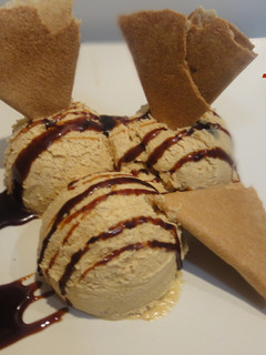 Una foto de Helado de avellana al caramelo