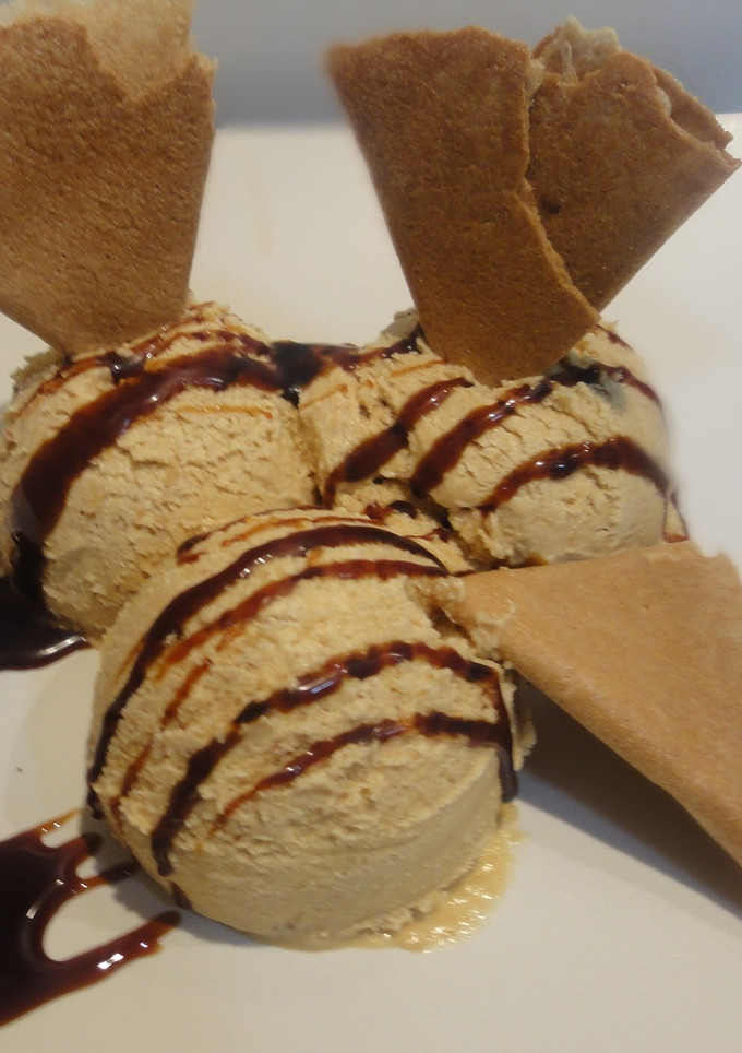 Una foto de Helado de avellana al caramelo