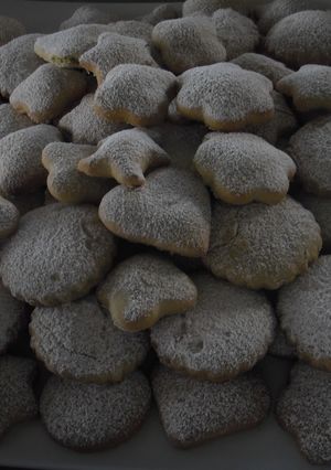 A picture of Orange and Cinnamon Polvorones.