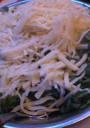 Una foto de Ensalada de rucula y parmesano