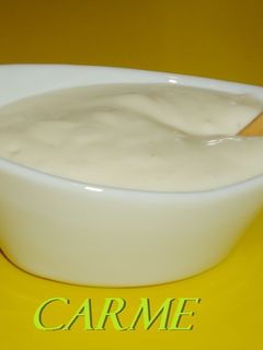 Una foto de Salsa de yogur de piña con jengibre