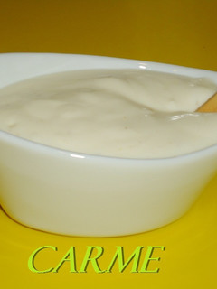 Una foto de Salsa de yogur de piña con jengibre