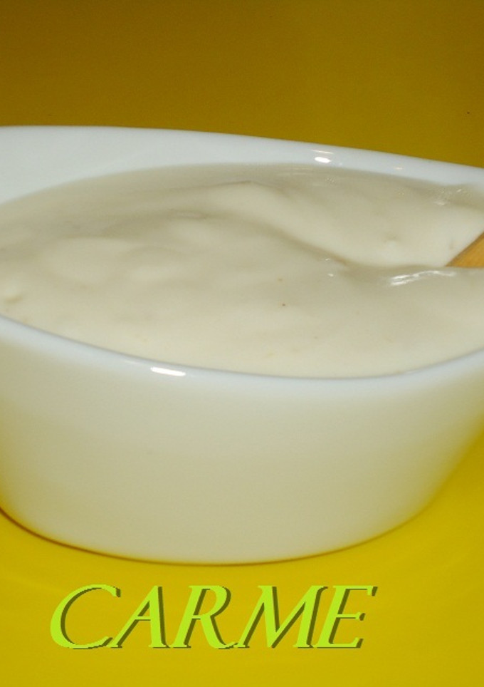 Una foto de Salsa de yogur de piña con jengibre