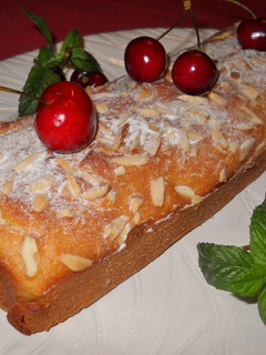 Una foto de Cake de fruta y lima con claras