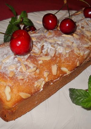 Una foto de Cake de fruta y lima con claras