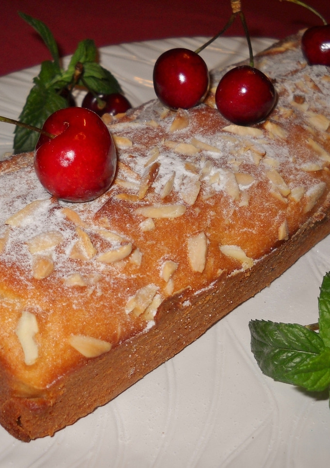 Una foto de Cake de fruta y lima con claras