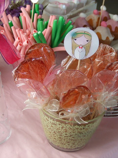 Una foto de Piruletas de caramelo y fresa