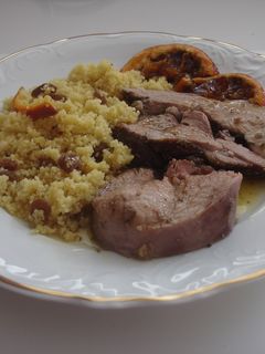 Una foto de Pierna de cordero y couscous condimentado