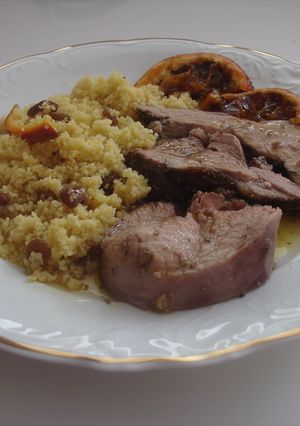 Una foto de Pierna de cordero y couscous condimentado