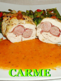 Una foto de Rollitos de pollo rellenos de jamón y salchichas