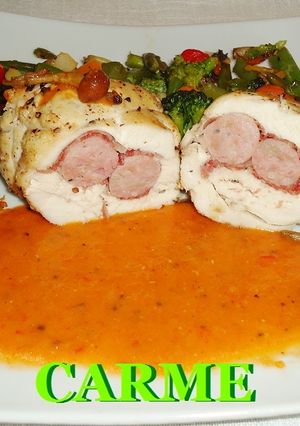 Una foto de Rollitos de pollo rellenos de jamón y salchichas