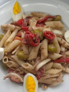 Una foto de Ensalada de macarrones fría