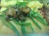 Bacalao sobre un tejido vegetal