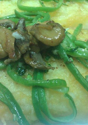 Una foto de Bacalao sobre un tejido vegetal