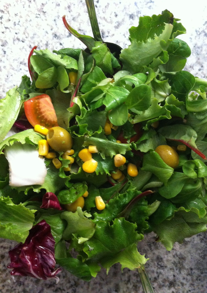 Una foto de Ensalada con aliño de miel y mostaza
