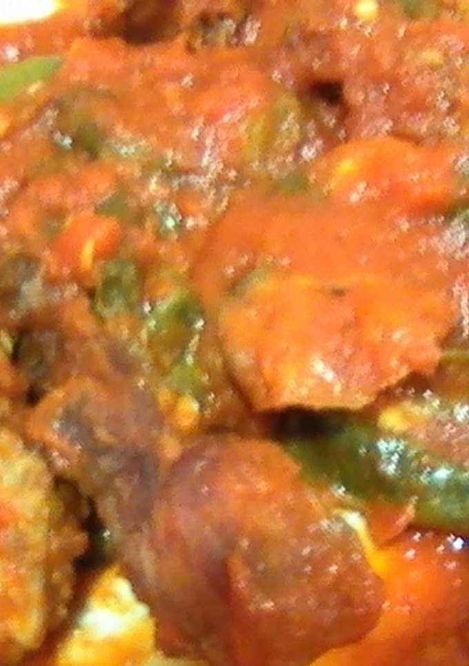 Una foto de Tomate con conejo y pimiento