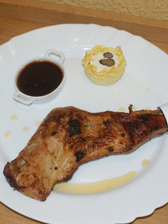 Una foto de Espalda de cabrito asada