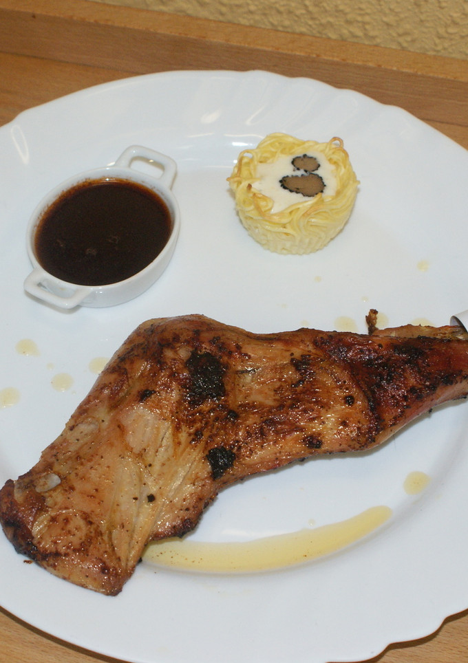 Una foto de Espalda de cabrito asada