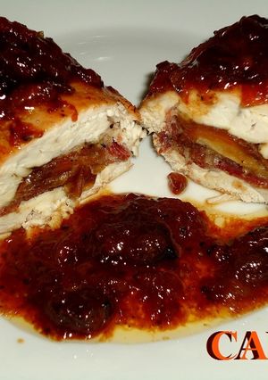 Una foto de Rollitos de pollo rellenos con jamón y dátiles