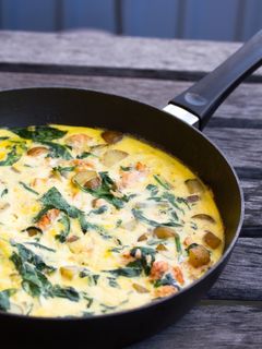 Una foto de Omelette con verduras y crema