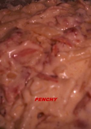 Una foto de Macarrones con beicon y nata al Albariño Paco y Lola