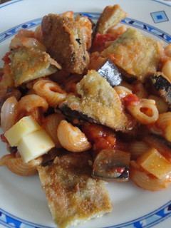 Una foto de Macarrones alla Norma con manchego