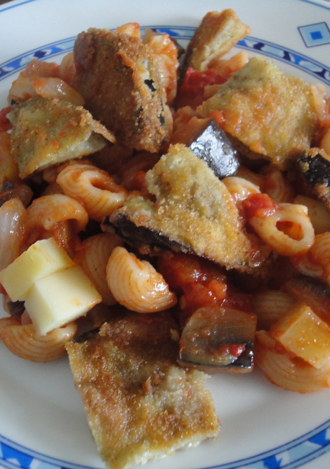 Una foto de Macarrones alla Norma con manchego