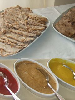 Una foto de Tres salsas para acompañar carnes asadas