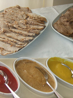 Una foto de Tres salsas para acompañar carnes asadas