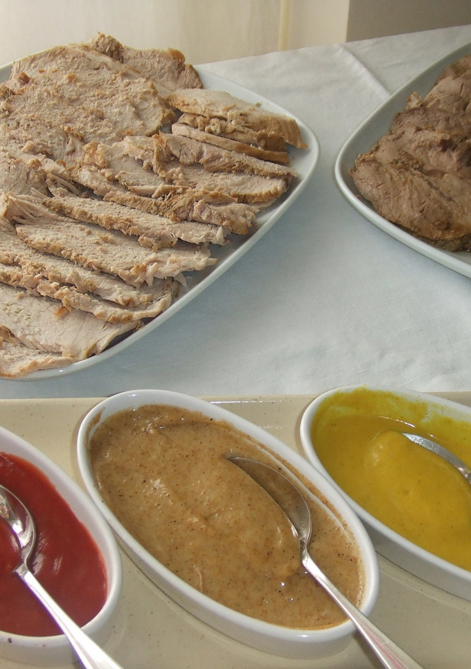 Una foto de Tres salsas para acompañar carnes asadas
