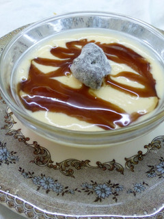 Una foto de Tarta helada de chocolate blanco con chocolate