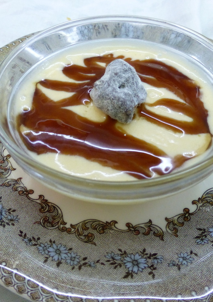 Una foto de Tarta helada de chocolate blanco con chocolate