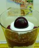 Copa de compota de frutas con yogur