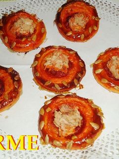 Una foto de Hojaldres con sobrasada, atún y pipas