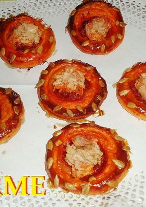 Una foto de Hojaldres con sobrasada, atún y pipas