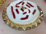 Tarta salada de queso, salmón y lima