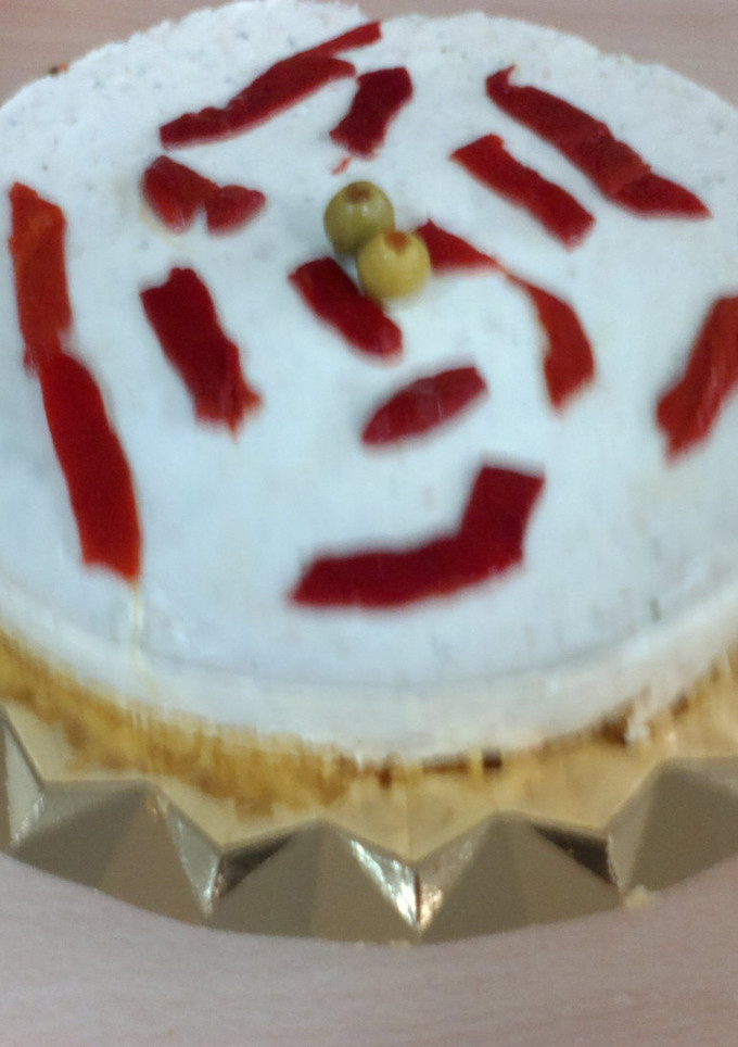 Una foto de Tarta salada de queso, salmón y lima