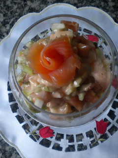 Una foto de Salpicón de aguacate con salmón