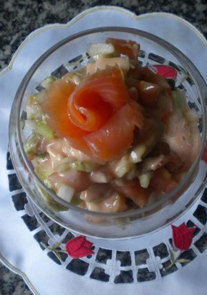 Una foto de Salpicón de aguacate con salmón
