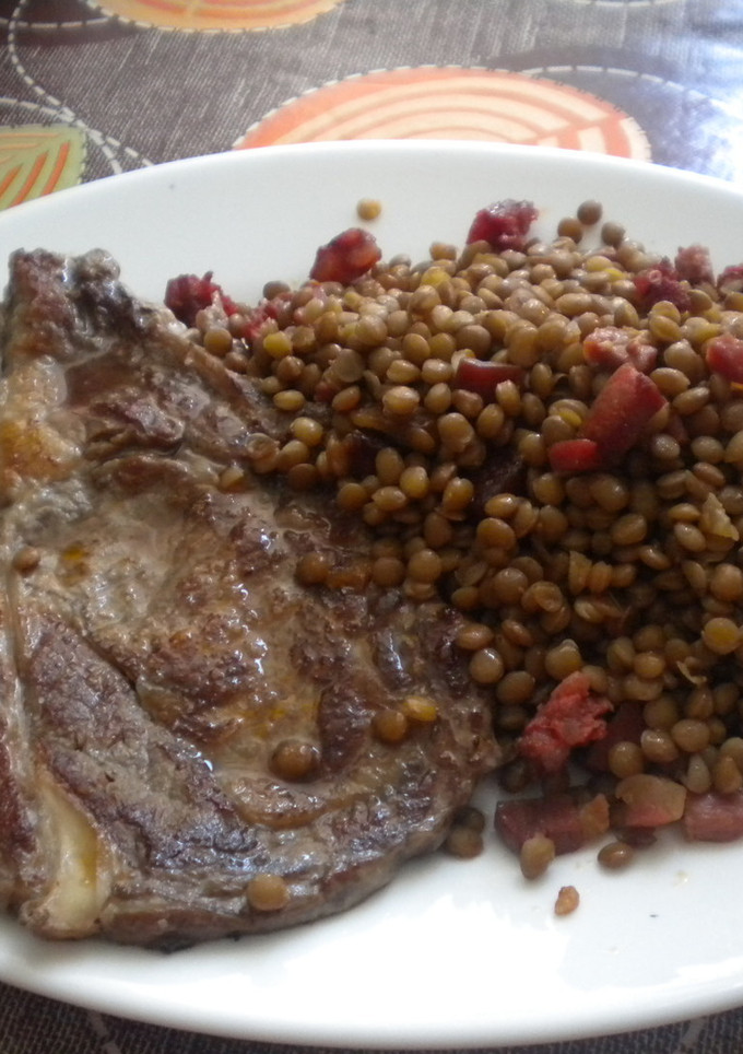 Una foto de Lentejas salteadas con chorizo y jamón