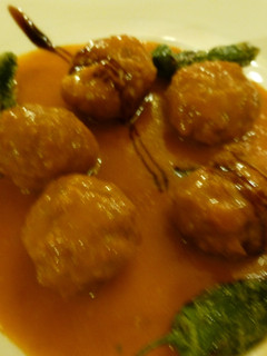 Una foto de Albóndigas con pimientos verdes