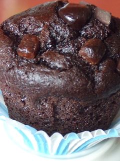 Una foto de Muffins de café con jengibre escarchado, chocolate y licor café
