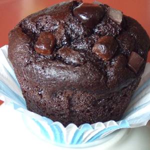 Muffins de café con jengibre escarchado, chocolate y licor café