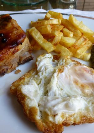 Una foto de Plato combinado de costillas al horno 