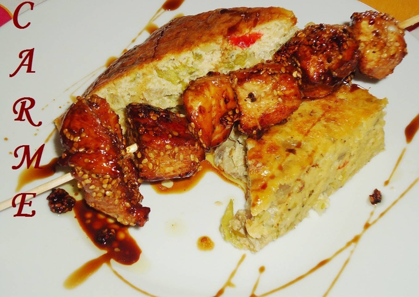 Brochetas de pollo con salsa de soja, miel y sésamo<br />