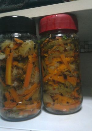 Una foto de Escabeche de berenjenas, ajies verdes y zanahorias